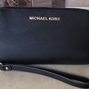 Michael Kors Travel Zipper Wallet